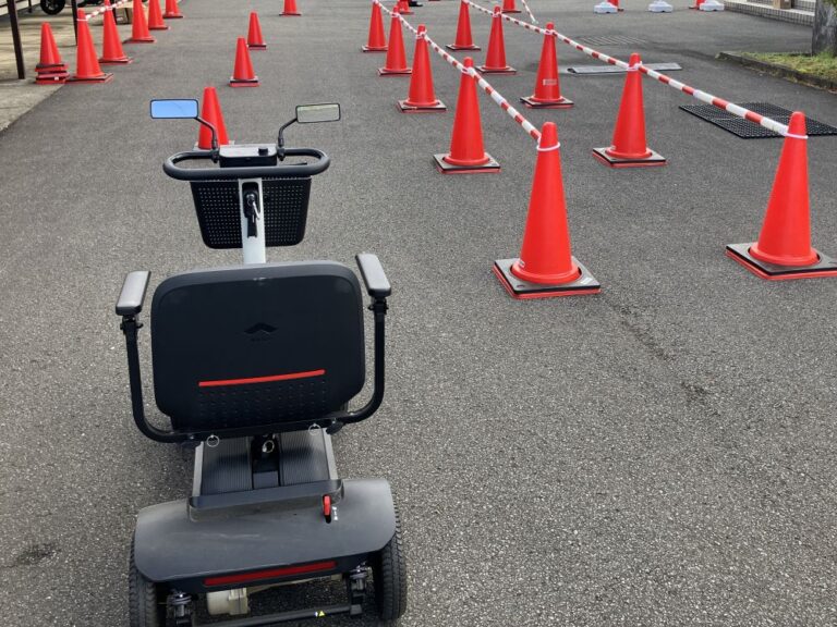 東温市「高齢者交通安全指導会」にてサポカー体験、小型モビリティ体験を実施