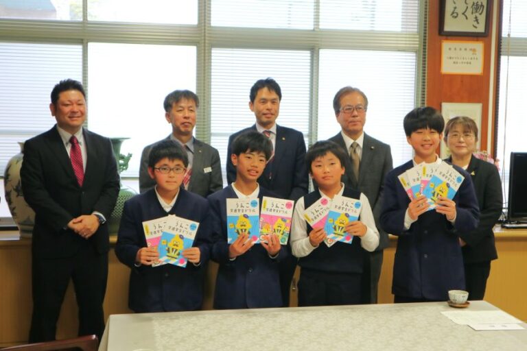 砥部町の小学生にうんこ交通安全ドリルを寄贈